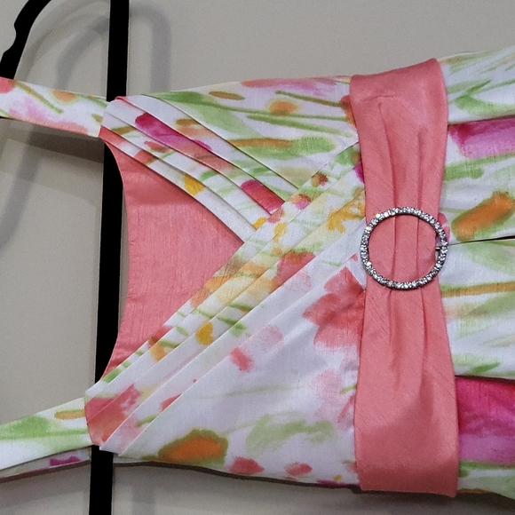 Gorgeous Girls Spring dress. - Picture 2 of 5